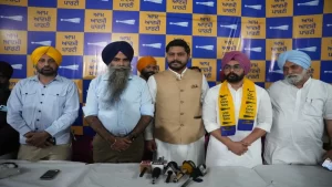 नेता Yadavinder Singh की Aam Aadmi Party में हुई वापसी, कार्यकारी President Sharry Kalsi ने ‘AAP’ परिवार में किया स्वागत