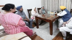 समाज के मुंह पर तमाचा: CM Bhagwant Mann ने IPS Y Puran Kumar के परिवार से मुलाकात की, Haryana Government से कार्रवाई की मांग