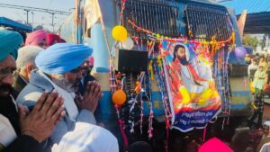 कैबिनेट मंत्रियों और लोकसभा सदस्य ने Shri Guru Ravidas Ji का प्रकाश पर्व मनाने के लिए श्रद्धालुओं की ट्रेन को बनारस के लिए रवाना किया