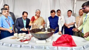 हलवा सेरेमनी ‘; यूनियन बजट 2026-27 की तैयारियां अंतिम दौर में वित्त मंत्री ने ‘हलवा सेरेमनी’ के साथ बजट को दिया अंतिम रूप, 1 फरवरी को खुलेगा पिटारा |