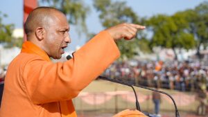 ‘हमारे संविधान ने कई उतार-चढ़ाव देखे’, गणतंत्र दिवस के मौके पर लोगो बीच बोले CM योगी आदित्यनाथ।