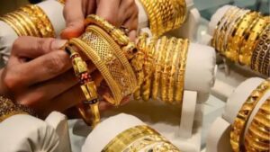 चांदी 2 दिन में ₹26 हजार सस्ती हुई:₹2.64 लाख किलो पर आई, 10 ग्राम सोना ₹7 हजार गिरकर ₹1.62 लाख का हुआ