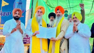 स्पीकर ने संगत को बेअदबी विरोधी बिल की प्रति सौंपी:Patiala में संधवा बोले-बेअदबी करने वालों को नहीं बख्शा जाएगा, दोषियों को मिलेगी कड़ी सजा
